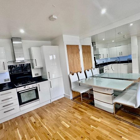Luxury 2 Bed Entire Apartment-Near Tube & Shopping Centre Харроу Экстерьер фото