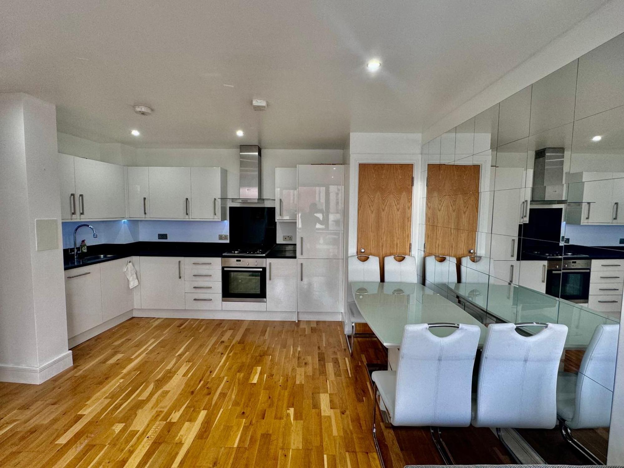 Luxury 2 Bed Entire Apartment-Near Tube & Shopping Centre Харроу Экстерьер фото