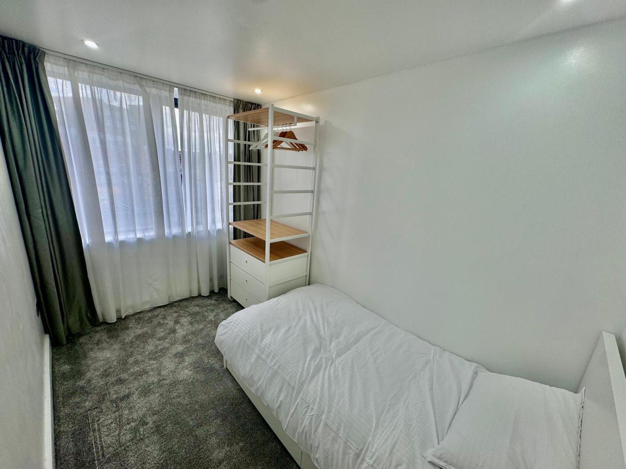 Luxury 2 Bed Entire Apartment-Near Tube & Shopping Centre Харроу Экстерьер фото